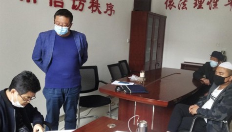 甘肃省高级人民法院信访室律师工作室值班律师为群众答疑解惑